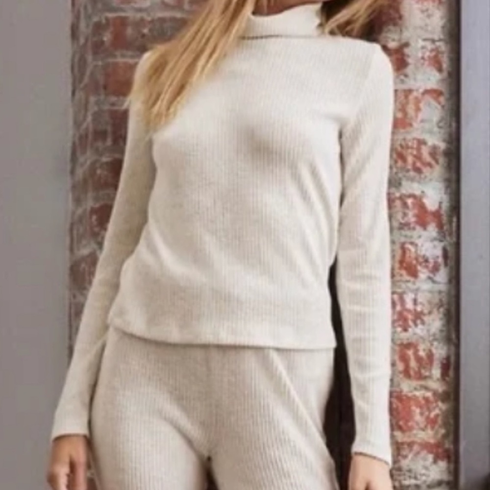 The Group by Babaton Traverse pants and top set